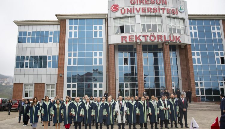Giresun Üniversitesi’nin 18.Kuruluş Yıldönümünü Coşkuyla Kutlandı.. (1)