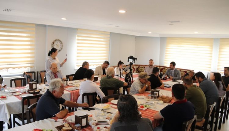 Bu Koltuklara Milletimize Hizmet İçin Geldik (1)