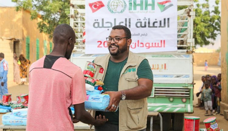 İHH, Sudan’a 161 konteyner yardım malzemesi ulaştırdı4
